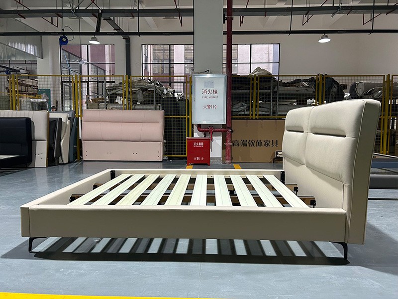 MDC07 leather bed