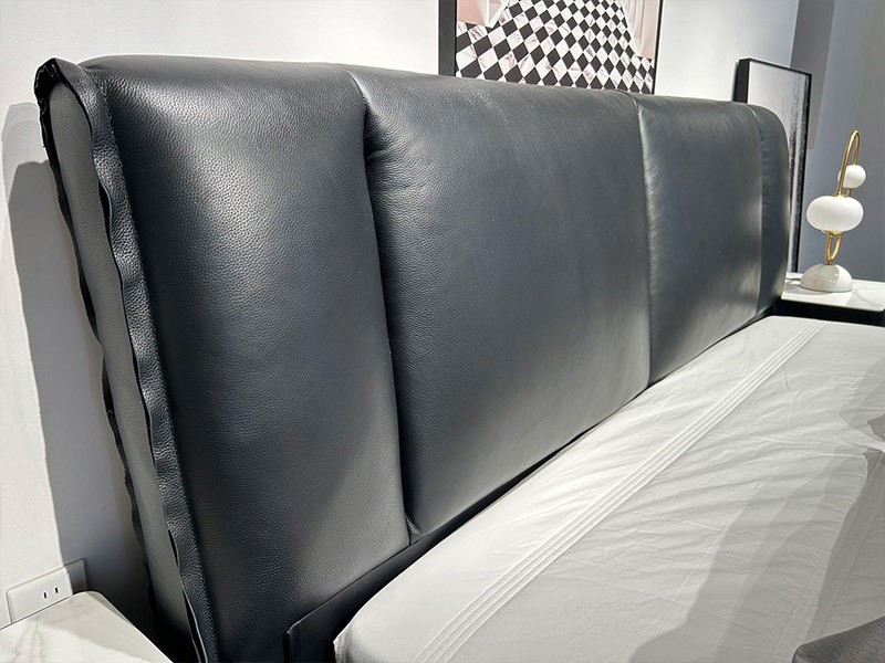 MC08 Black King Kong Bed