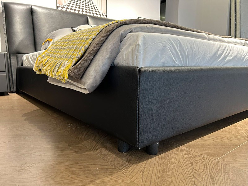 MC08 Black King Kong Bed
