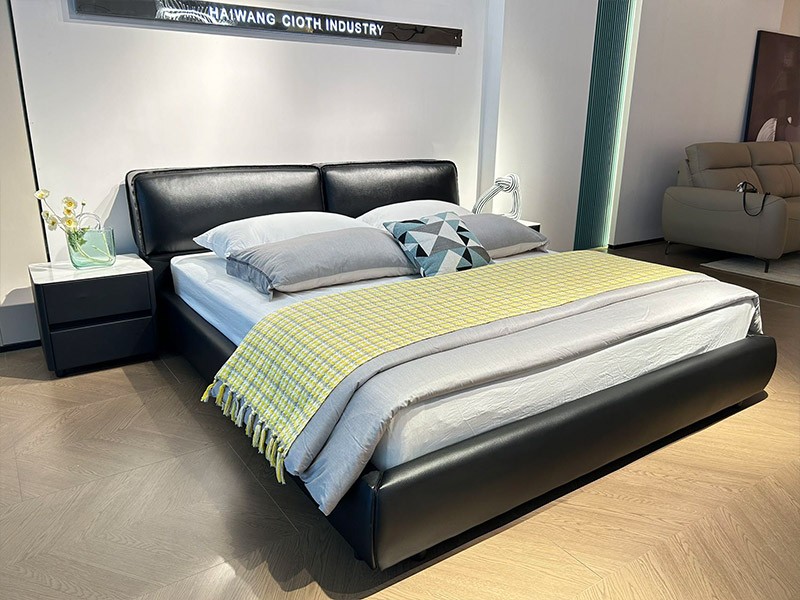 MC03 Black buffalo bed