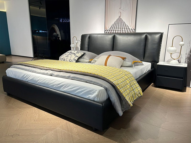 MC08 Black King Kong Bed