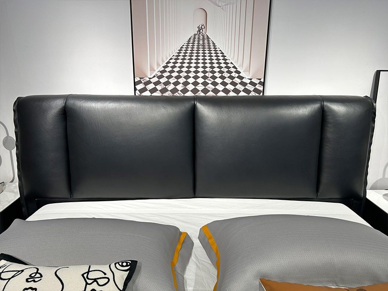 MC08 Black King Kong Bed