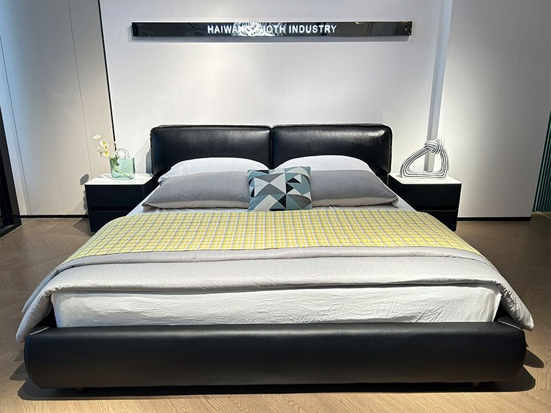 MC03 Black buffalo bed