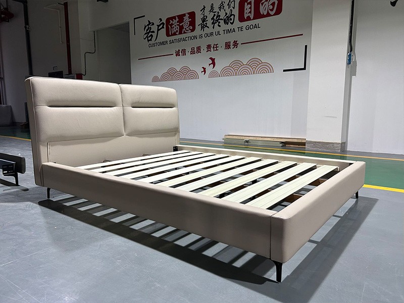 MDC07 leather bed