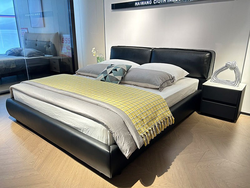 MC03 Black buffalo bed