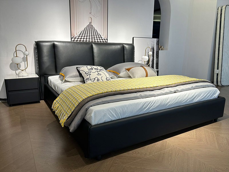 MC08 Black King Kong Bed