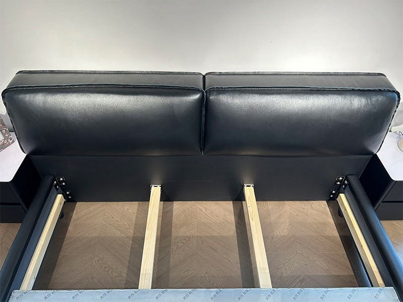 MC03 Black buffalo bed