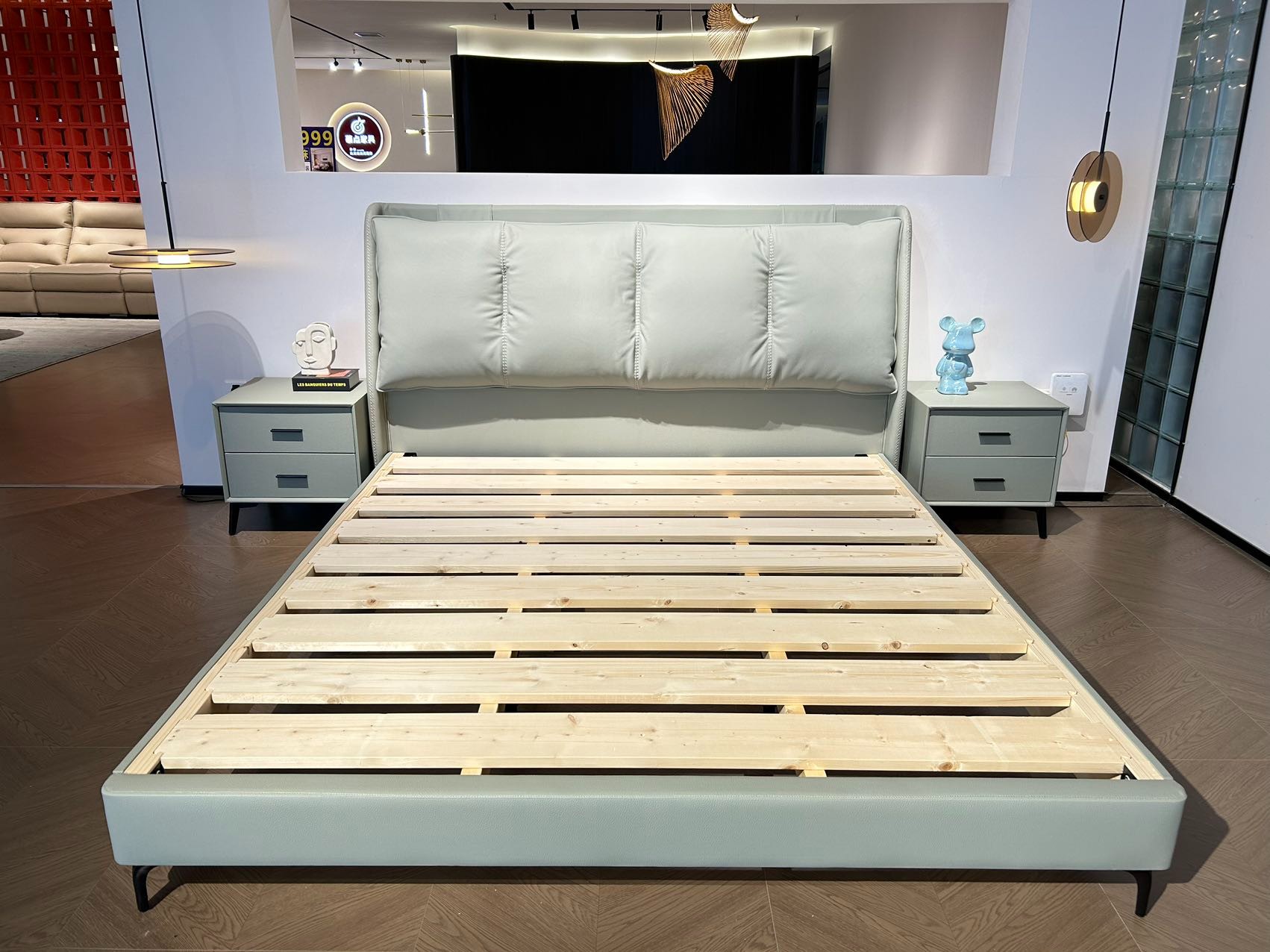 M101 bed frame