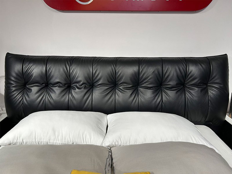 MC01 Black Owl Bed