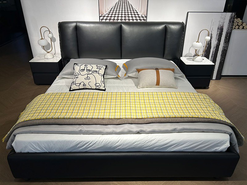 MC08 Black King Kong Bed